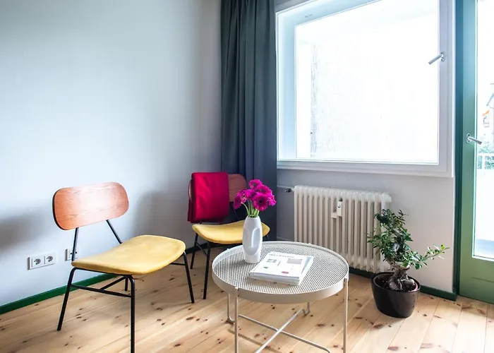 Flattering - Aparthotel