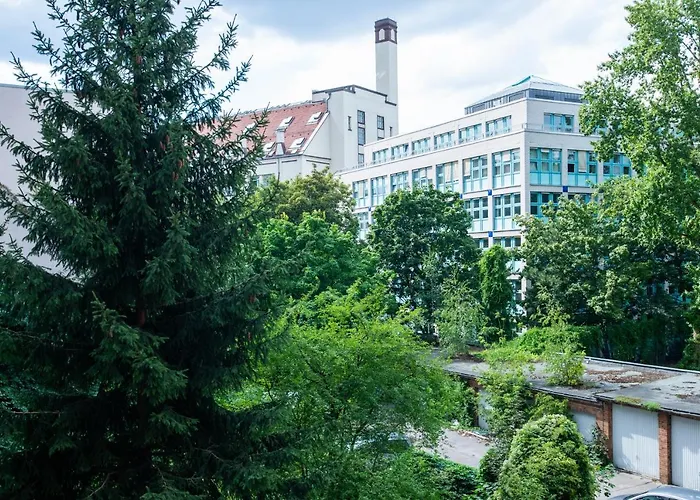 Flattering - Aparthotel