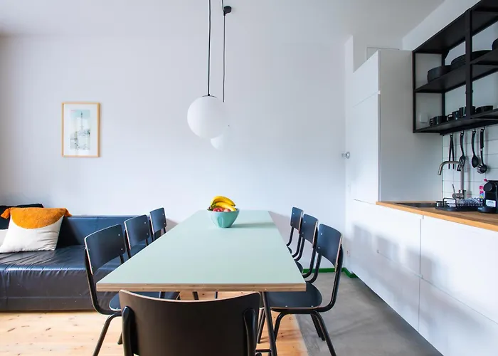 Flattering - Aparthotel