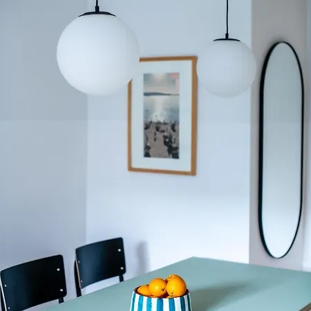 Hotel apartamentowy Flattering - *